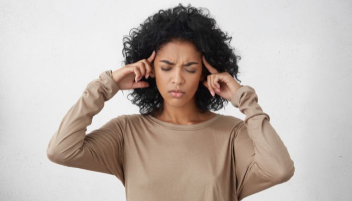 ilustração mostrando várias escolhas simbolizando cansaço mental o que fazer